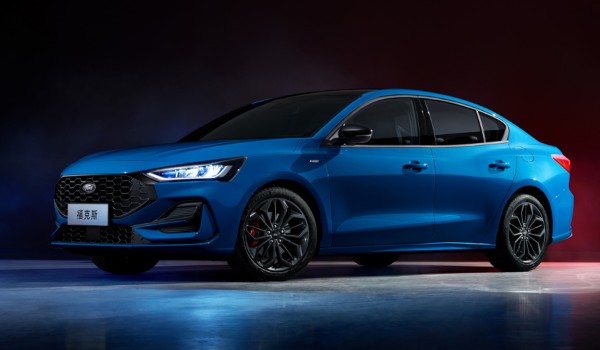 福特?？怂故菐赘装l(fā)動機(jī) 2022款為四缸發(fā)動機(jī)(最大馬力177匹)