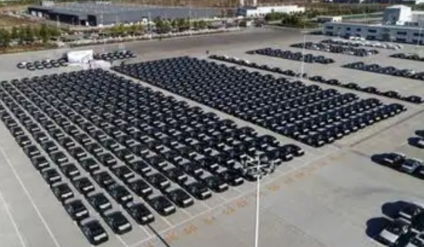 租車一天大概多少錢，具體要看是什么價位的車型（最低150元）