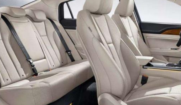 紅旗h5怎么樣值得買嗎，動力性能充沛（尺寸參數(shù)越級）