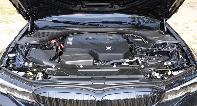 寶馬三系325i曜夜版落地價多少，整體平順性不錯