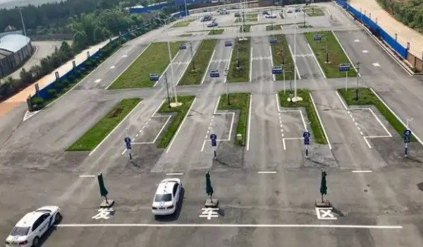 科目二考哪些項(xiàng)目 5個(gè)考試項(xiàng)目(倒車(chē)入庫(kù)最難)