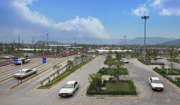 科目二考哪些項(xiàng)目 5個(gè)考試項(xiàng)目(倒車(chē)入庫(kù)最難)