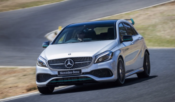 20萬(wàn)左右的奔馳車有哪幾款 這兩款車型符合要求（性能好/動(dòng)力強(qiáng)）