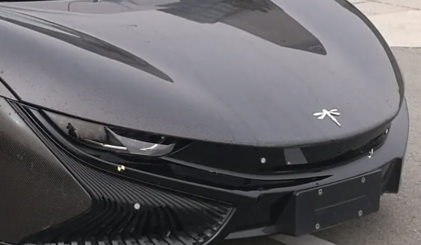 蜻蜓標(biāo)志是什么車? 品牌是前途汽車（所屬北京譽(yù)華特投資有限公司）