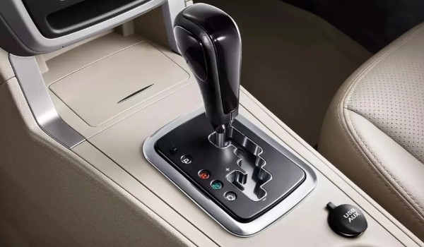 :D是什么意思 前進(jìn)擋位(控制汽車(chē)向前行駛)