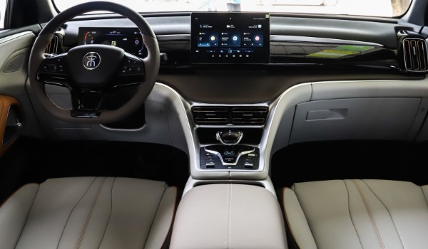 比亞迪宋油電混合2022款suv怎么樣 車身長達(dá)4.6米(采用1.5L發(fā)動(dòng)機(jī))