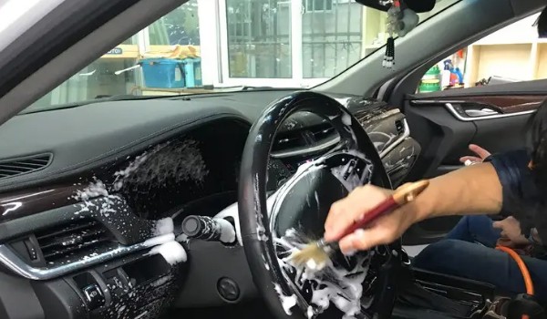 汽車內(nèi)飾多久清洗一次 3個月清洗一次(更換季時清洗)