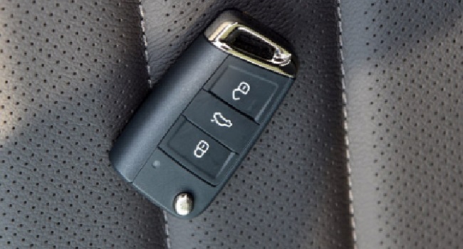 寶來車鑰匙換電池教程，更換方式大同小異