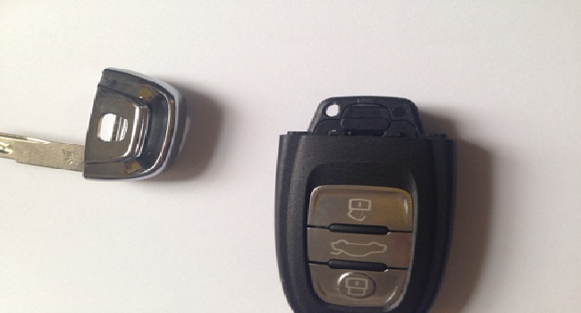 奧迪a6鑰匙換電池圖解，自己更換電池易如反掌