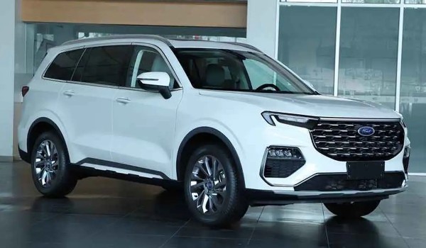 福特領(lǐng)裕真實(shí)口碑 動(dòng)力性能強(qiáng)勁(車身長(zhǎng)達(dá)4.9米)