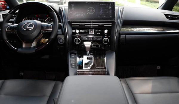 lm商務(wù)車多少錢 雷克薩斯lm商務(wù)車售價116萬