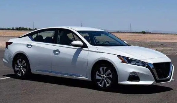 日產(chǎn)天籟2022新款落地價(jià) 沒有2022款(2021款天籟落地17萬(wàn))