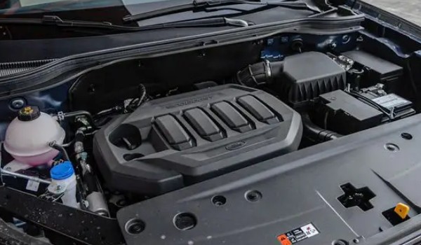 福特領(lǐng)?？诒趺礃?車身長(zhǎng)達(dá)4.6米(搭載1.5T發(fā)動(dòng)機(jī))