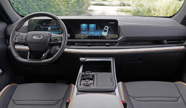 福特領(lǐng)?？诒趺礃?車身長(zhǎng)達(dá)4.6米(搭載1.5T發(fā)動(dòng)機(jī))