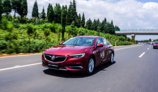 別克君威1.5t報(bào)價(jià)及圖片 2023款車(chē)型售價(jià)15.18萬(wàn)元（全款落地16.59萬(wàn)）