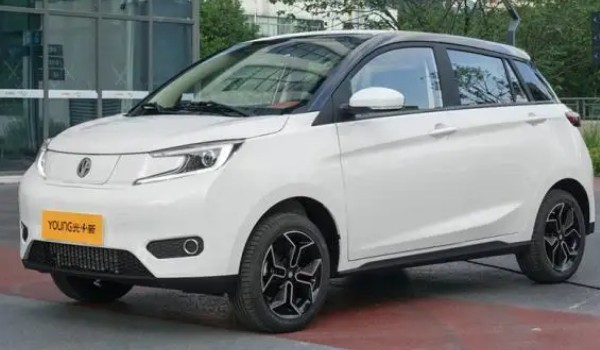 電動屋young光小新續(xù)航 續(xù)航可達408km(搭載38.54kwh三元鋰電池組)