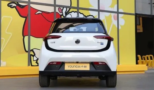 電動屋young光小新續(xù)航 續(xù)航可達408km(搭載38.54kwh三元鋰電池組)