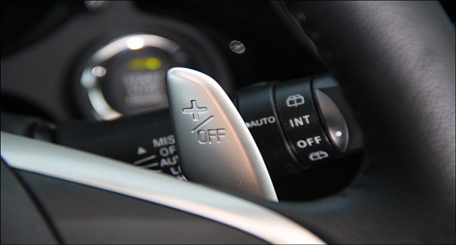 換擋撥片是干什么的，用于自動擋車型在手動模式下的手動升檔或降檔