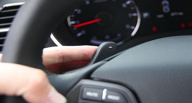 換擋撥片是干什么的，用于自動擋車型在手動模式下的手動升檔或降檔