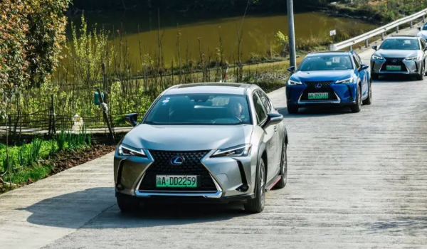 雷克薩斯SUV車型大全報(bào)價(jià) 雷克薩斯共5款SUV（顏值高/動力強(qiáng)/性能穩(wěn)定）