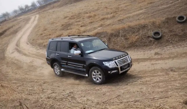 全時四驅(qū)和適時四驅(qū)的區(qū)別 驅(qū)動輪有所不同（提高車輛穩(wěn)定性）