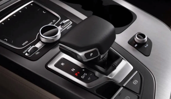 自動(dòng)擋汽車的正確駕駛步驟 操作十分簡(jiǎn)單（開(kāi)車需要牢記避免誤操作）