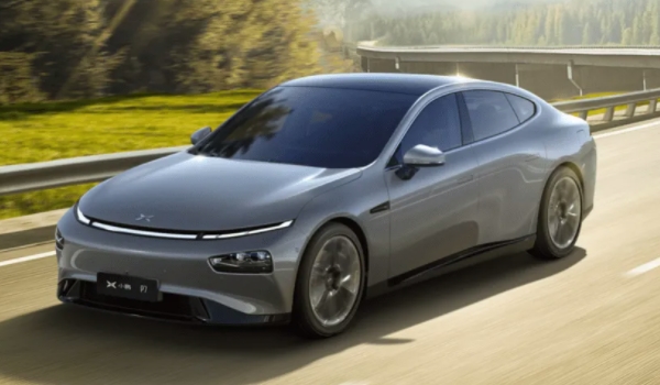 小鵬P7電動(dòng)汽車價(jià)格及圖片 2022款新車售價(jià)23.99萬（全款落地24.90萬元）