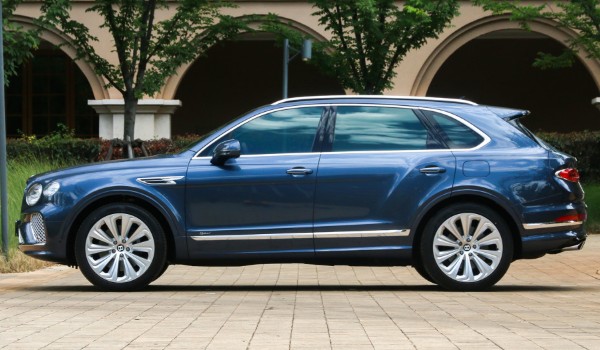 賓利添越插電混動(dòng)版分期多少錢 分期首付71萬(wàn)(36期月供49849元)