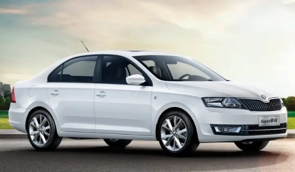 汽車油耗排行榜 日產(chǎn)軒逸排第一(油耗實(shí)測3.9L)