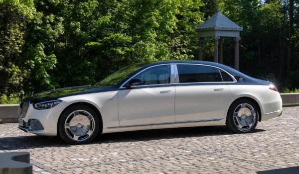 邁巴赫車的價(jià)格和圖片車標(biāo) 共兩款車型(邁巴赫s級售價(jià)154萬)