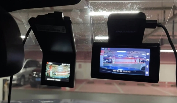 行車記錄儀怎么查看記錄 通過(guò)行車記錄儀上的按鍵查看（注意有效期）