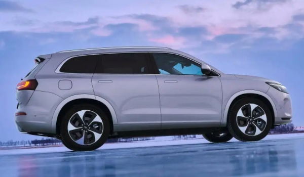 問(wèn)界m7配置參數(shù) 車(chē)輛的純電續(xù)航里程150公里和135公里（新能源車(chē)型）