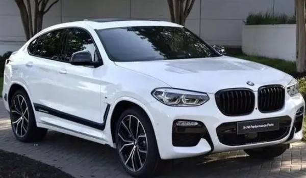 寶馬x4價(jià)格及圖片 2022款寶馬x4售價(jià)44萬(分期首付13萬)