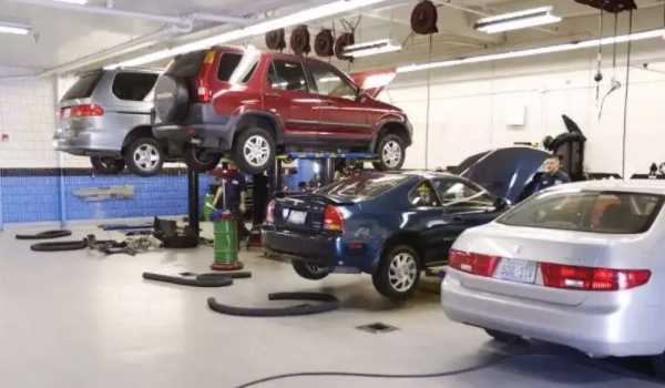 4s店保養(yǎng)和外面保養(yǎng)有什么區(qū)別 價(jià)格，配件，技術(shù)都有所不同