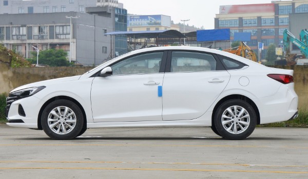 長(zhǎng)安逸動(dòng)plus分期首付多少錢 分期首付2萬(wàn)(36期月供1524元)