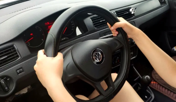 打方向盤(pán)有咯噔異響 及時(shí)到售后服務(wù)部門(mén)檢查（杜絕安全隱患）