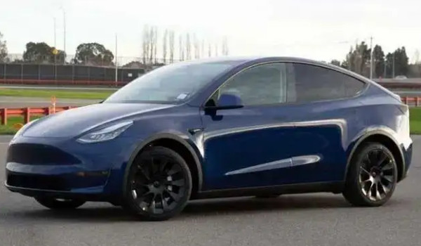 特斯拉model y參數(shù)配置 車身長(zhǎng)達(dá)4.7米(續(xù)航可達(dá)660km)