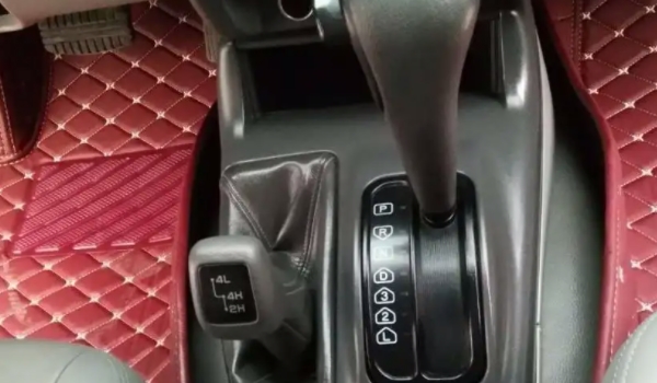 自動(dòng)擋汽車的正確駕駛步驟 踩剎車，松手剎，掛檔，松剎車，踩油門