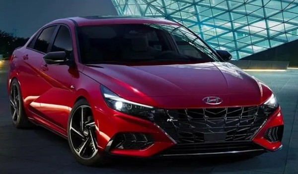 新款北京現(xiàn)代伊蘭特值不值得買(mǎi) 油耗實(shí)測(cè)7.1L(輸出馬力可達(dá)140匹)