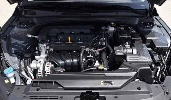 新款北京現(xiàn)代伊蘭特值不值得買(mǎi) 油耗實(shí)測(cè)7.1L(輸出馬力可達(dá)140匹)