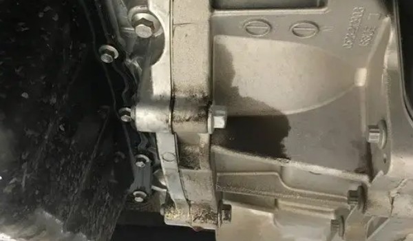 變速箱滲油不厲害需要維修嗎 根據(jù)滲油位置進行判斷(不需要維修)