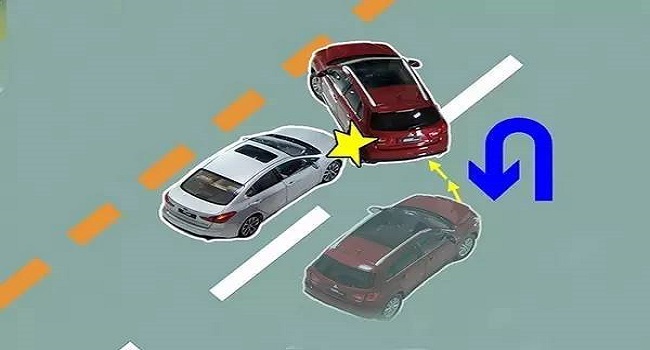 轉(zhuǎn)彎過了一半車身與直行相撞，轉(zhuǎn)彎車優(yōu)先讓直行車