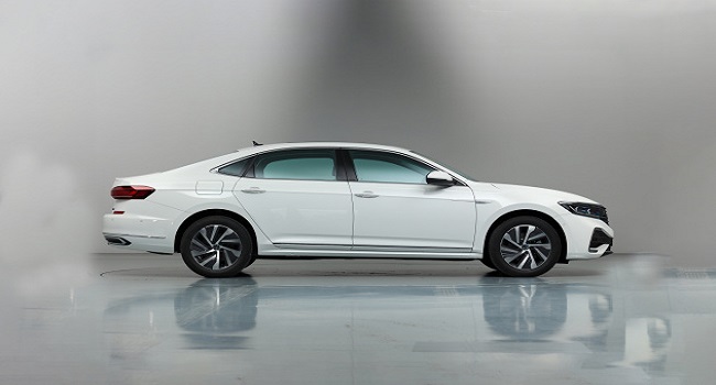 大眾帕薩特頂配多少錢，售價24.215萬元百公里綜合油耗為1.4升