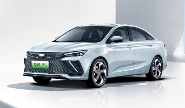 吉利雷神這款車怎么樣值得買嗎 油耗實(shí)測4.3L(輸出馬力可達(dá)181匹)