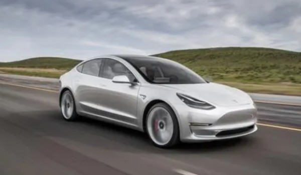 特斯拉最便宜的一款多少錢 model 3售價(jià)26萬一輛(落地27萬)