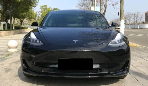 特斯拉最便宜的一款多少錢 model 3售價(jià)26萬一輛(落地27萬)