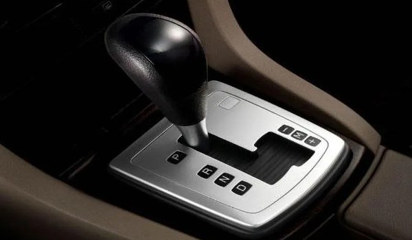 m檔開(kāi)車(chē)傷害大嗎 有一定傷害(減少其使用頻率)