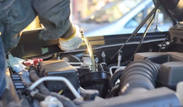 車(chē)保養(yǎng)一般都保養(yǎng)什么 更換機(jī)油/機(jī)濾/檢查車(chē)輛使用情況