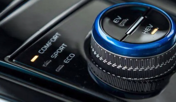 sport是什么意思 是機(jī)動(dòng)車(chē)輛的運(yùn)動(dòng)模式（有效增強(qiáng)車(chē)輛動(dòng)力）