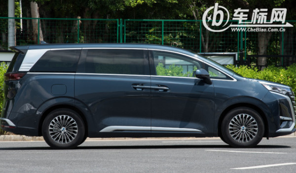 比亞迪騰勢(shì)d9價(jià)格及圖片 騰勢(shì)d9售價(jià)32萬(wàn)(分期首付9萬(wàn))